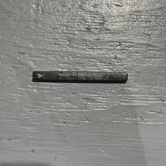 Younique Moodstruck Precision Pencil Lip Liner in the colour Pouty - Picture 8 of 13